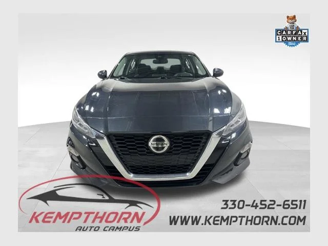 Used 2019 Blue Metallic Nissan 2.5 SV image 1