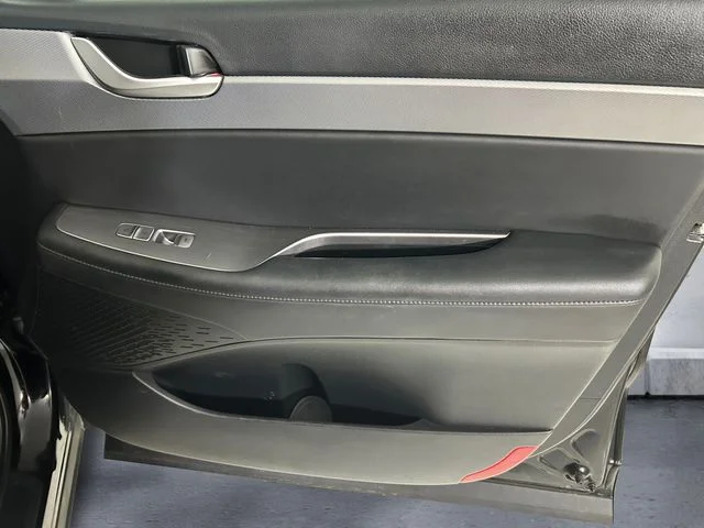Used 2022 Black Hyundai SEL image 15