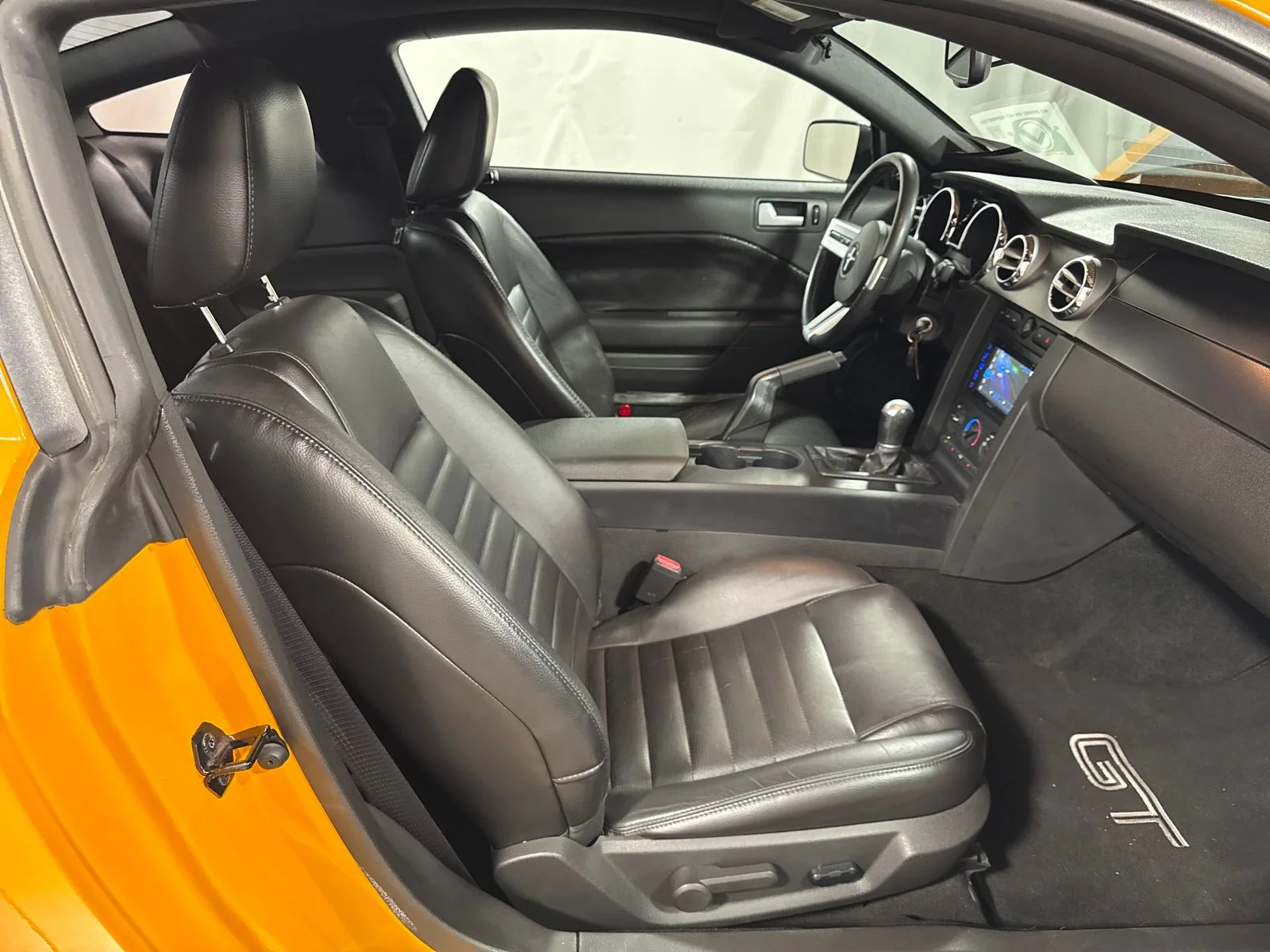 Used 2007  Ford GT Premium image 25