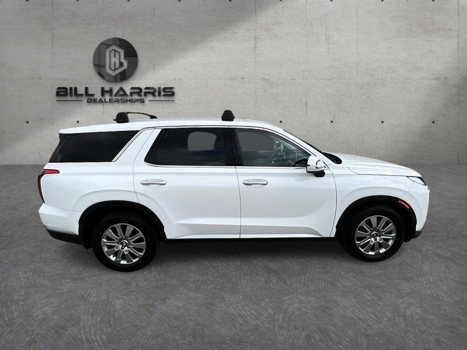 Used 2023 White Hyundai SEL image 5