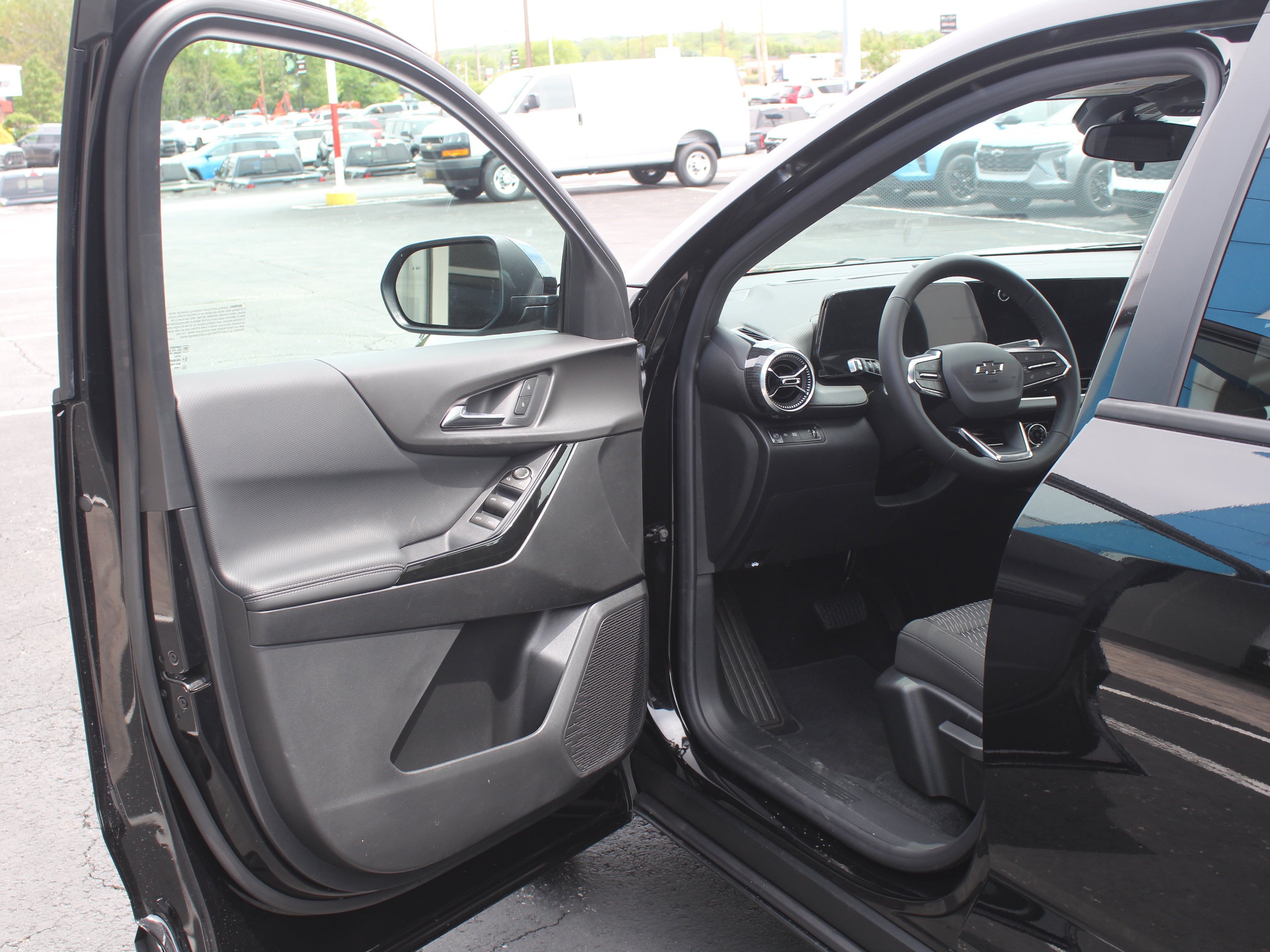 2026 Chevrolet Equinox LT - Photo 8