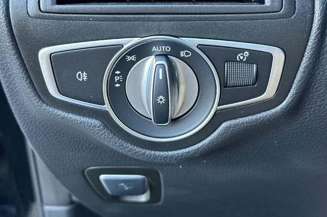 Used 2022 Black Mercedes-Benz GLC 300 image 32