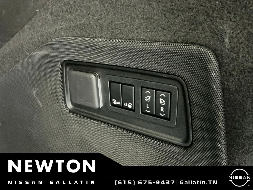 Used 2021 Crystal White Tricoat Cadillac Sport Platinum image 26