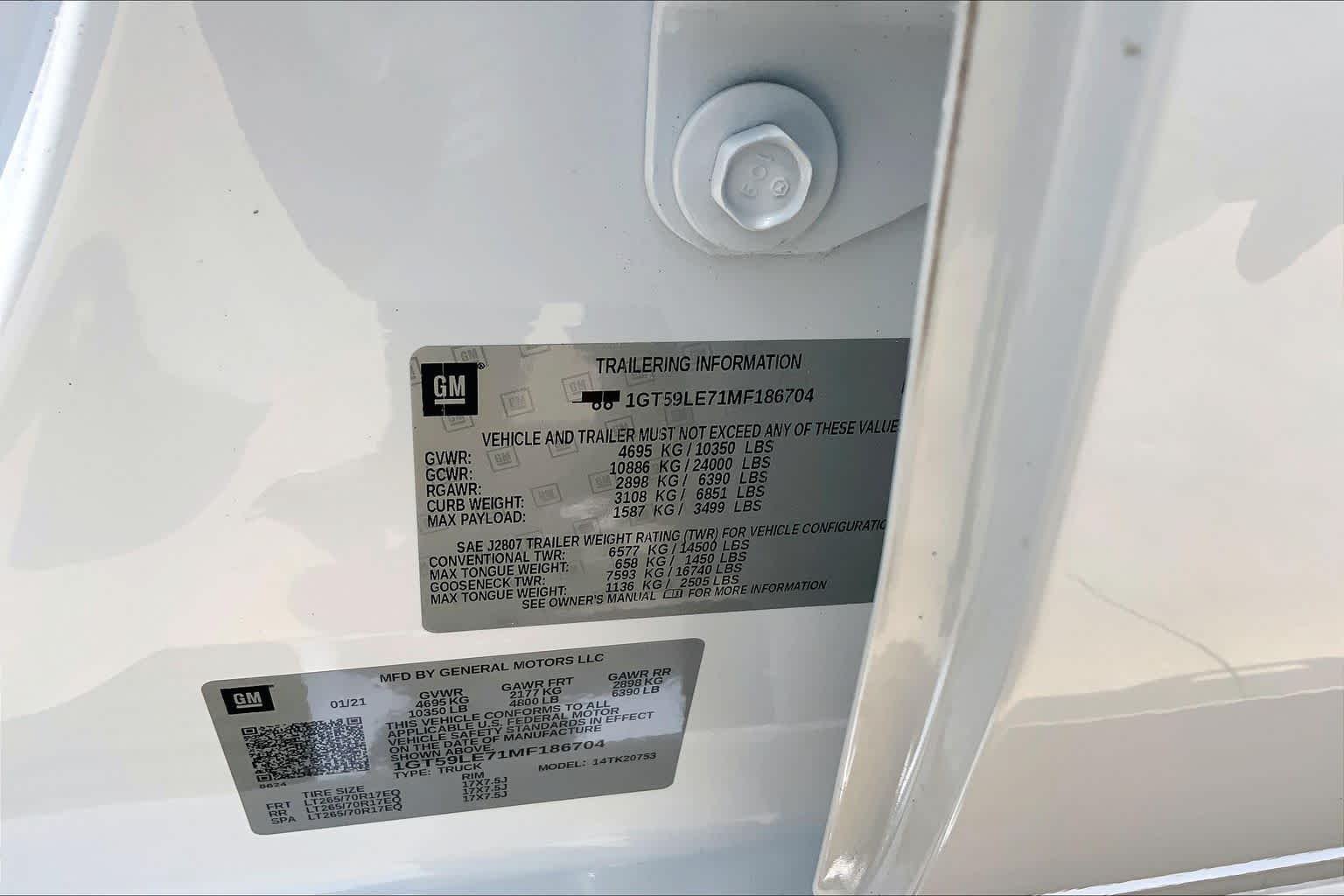 Certified Used 2021 SUMMIT WHITE GMC 4WD Double Cab Standard Bed image 36