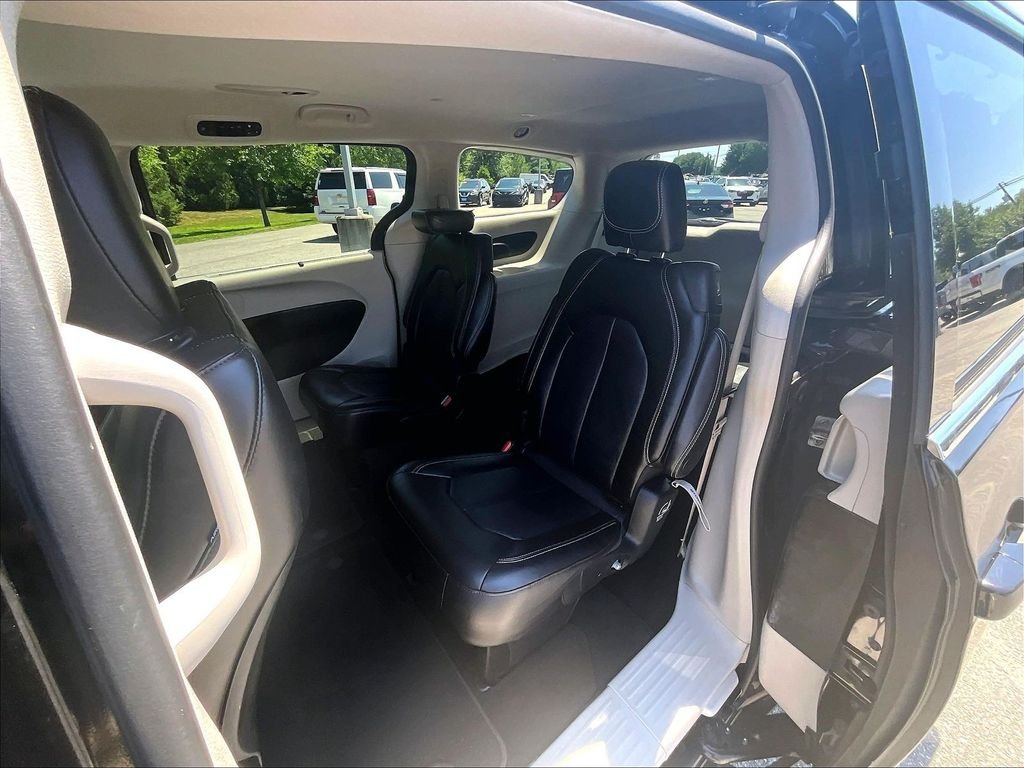 Used 2024 Black Chrysler Touring L image 15