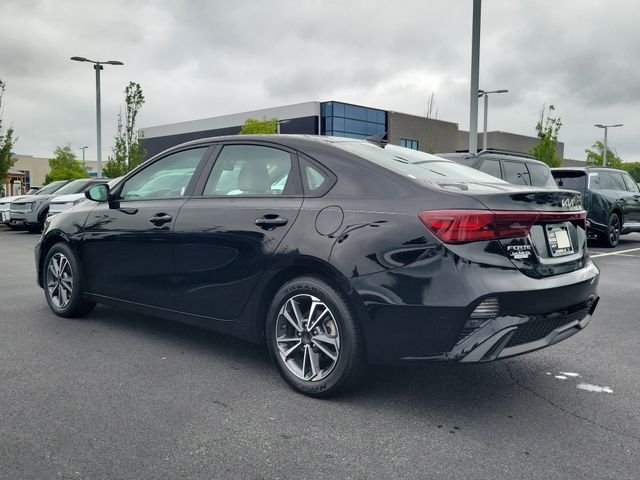 Used 2023 Black Kia LXS image 6