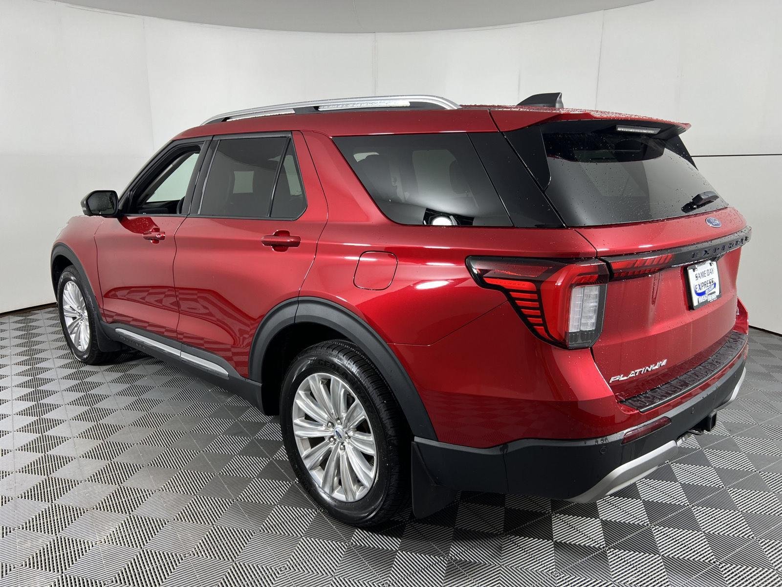 Used 2025 Rapid Red Metallic Tinted Clearcoat Ford Platinum image 9
