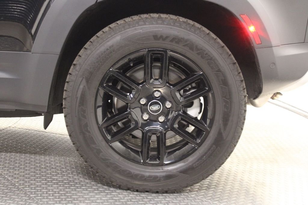 Used 2025 Black Land Rover S image 16