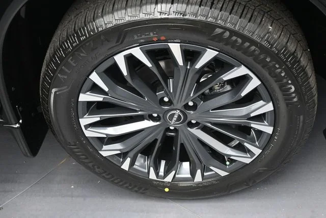 New 2026 Black Nissan Platinum image 32