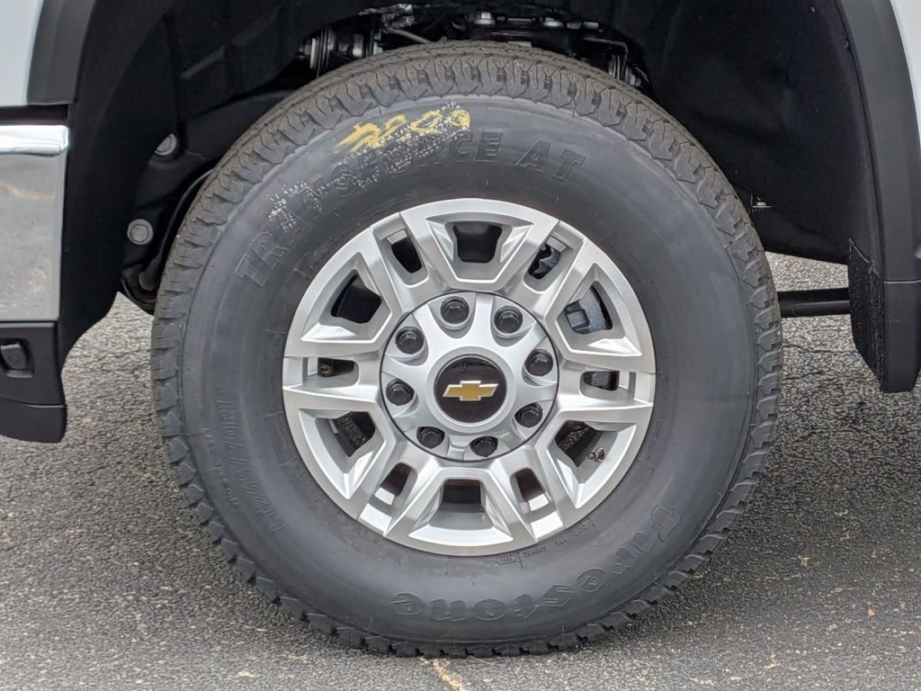 New 2026 Summit White Chevrolet WT image 11