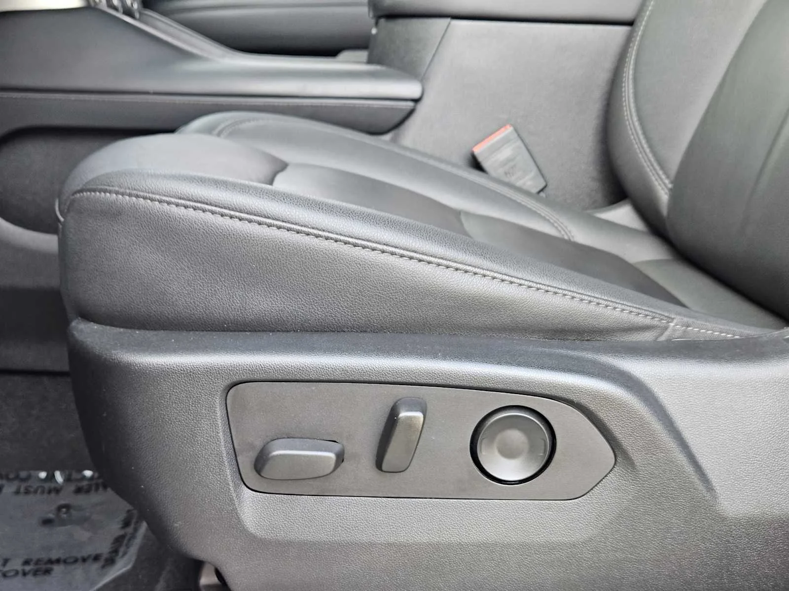 Used 2022 Summit White Chevrolet Z71 image 18