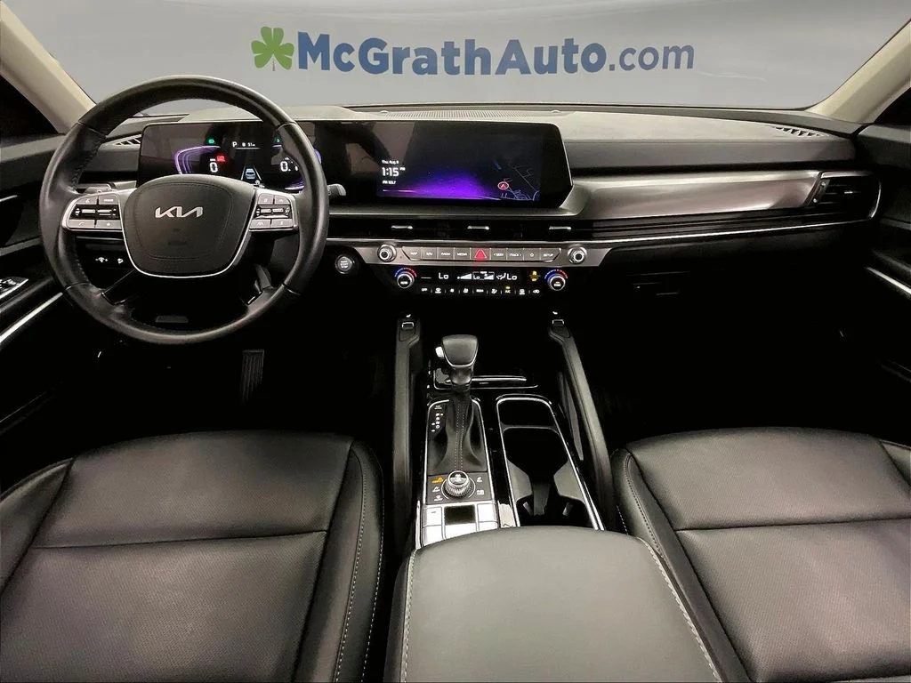 Used 2025 White Kia S image 20