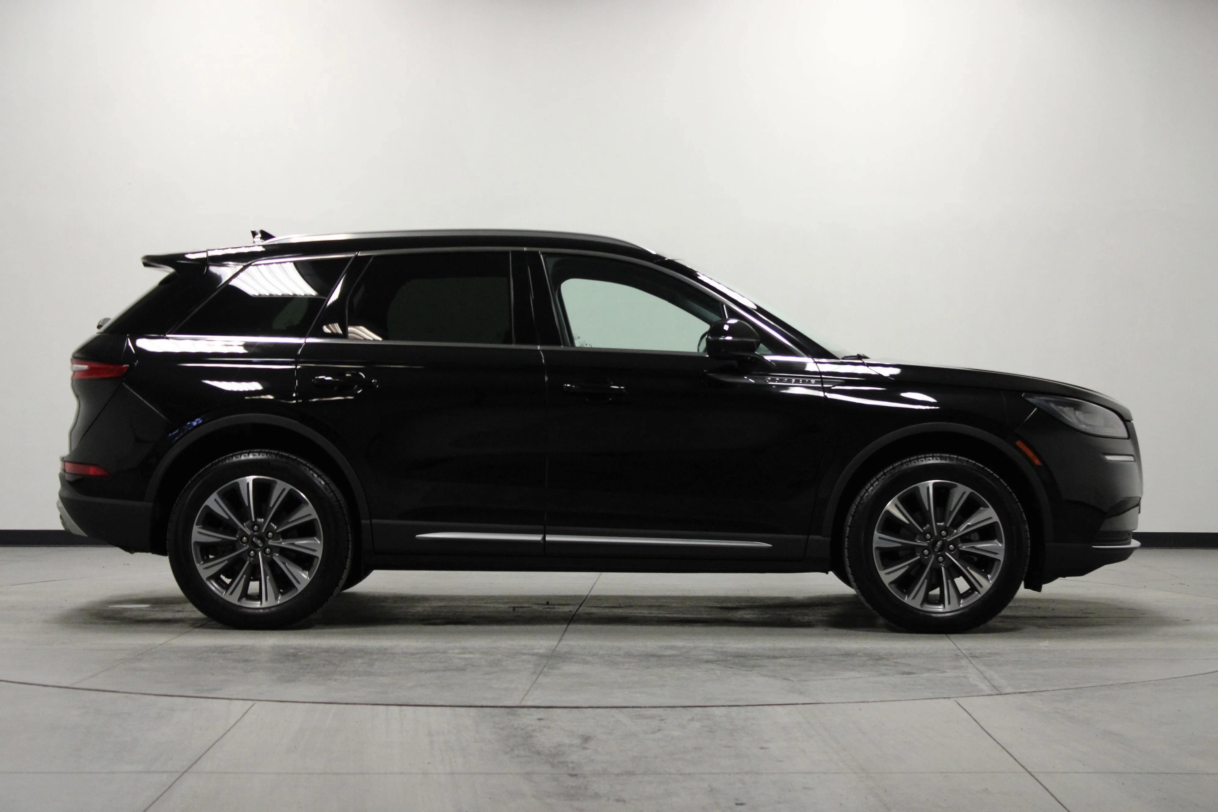 Used 2022 Black Metallic Lincoln Reserve image 3