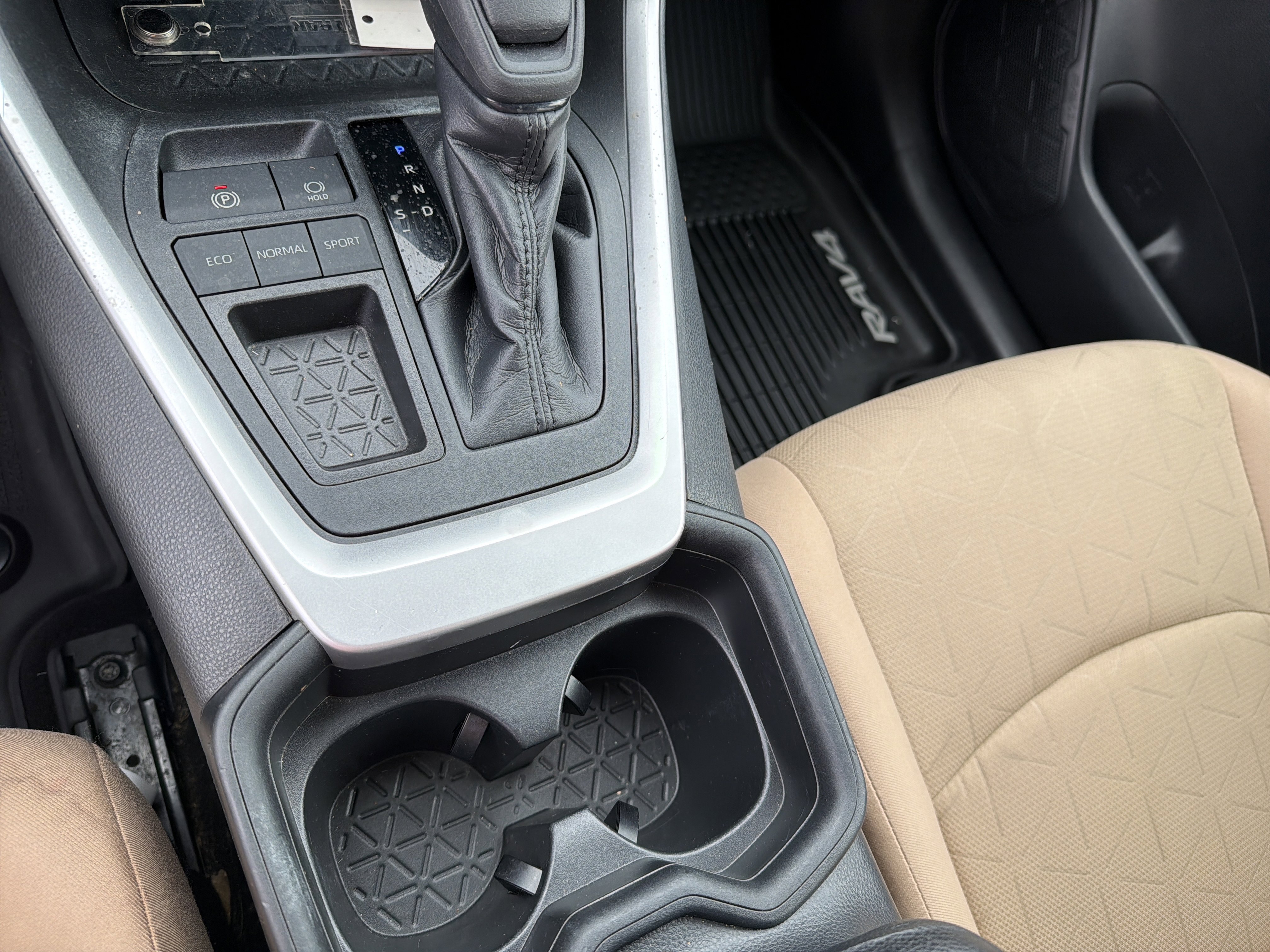 Used 2019 Super White Toyota XLE image 12