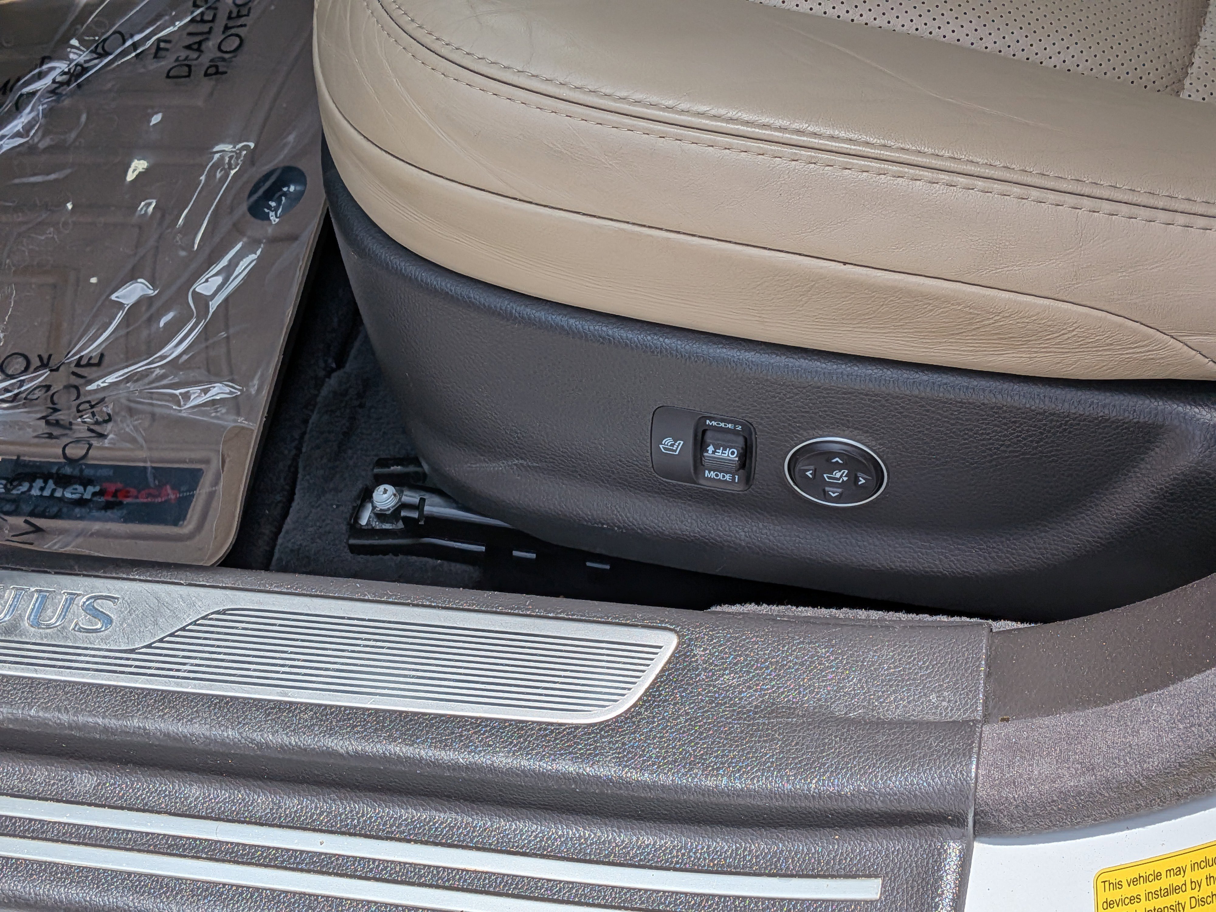 Used 2012 White Satin Pearl Hyundai Signature image 21
