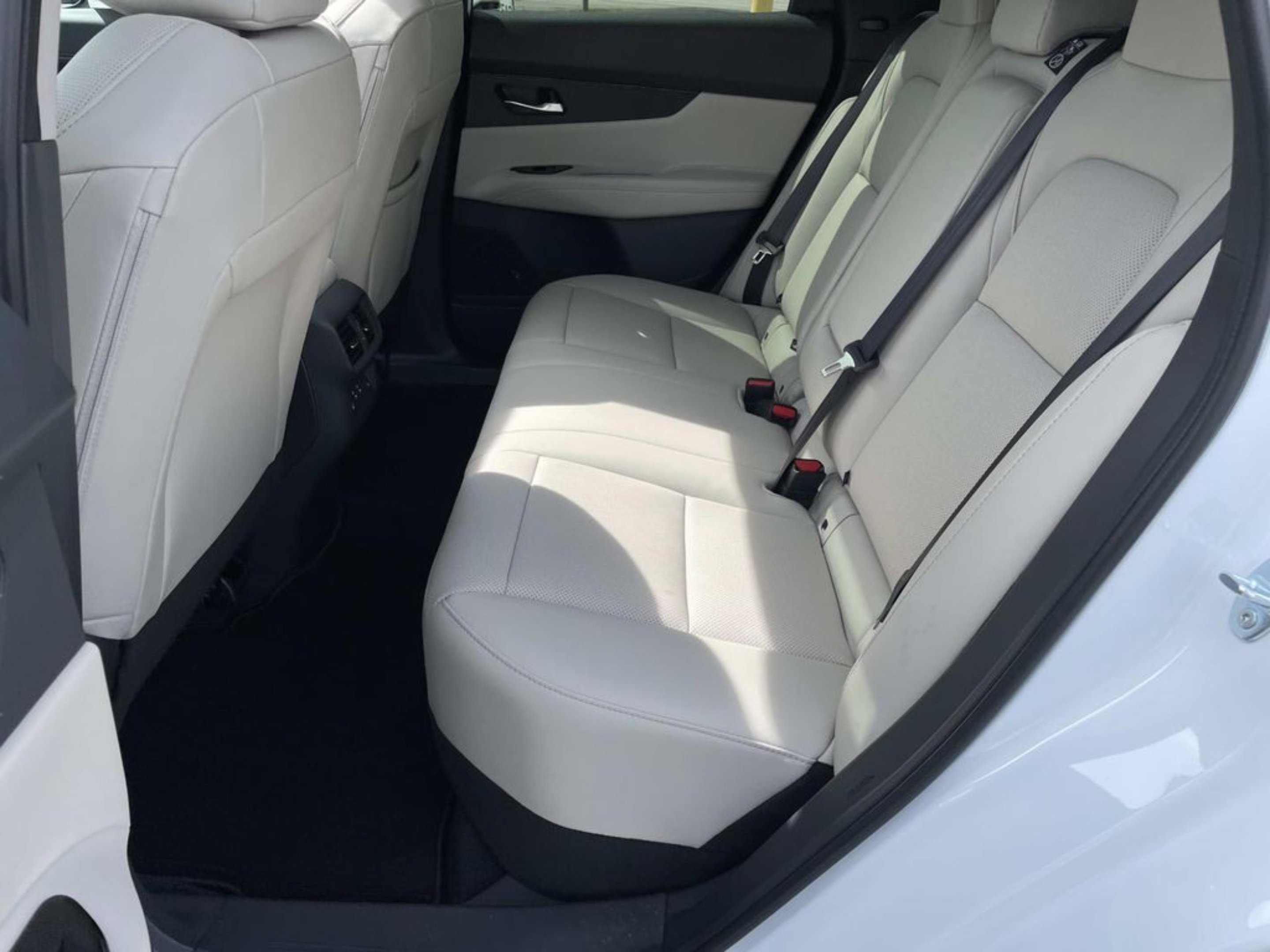 New 2026 Everest White Pearl TriCoat Nissan SL image 11