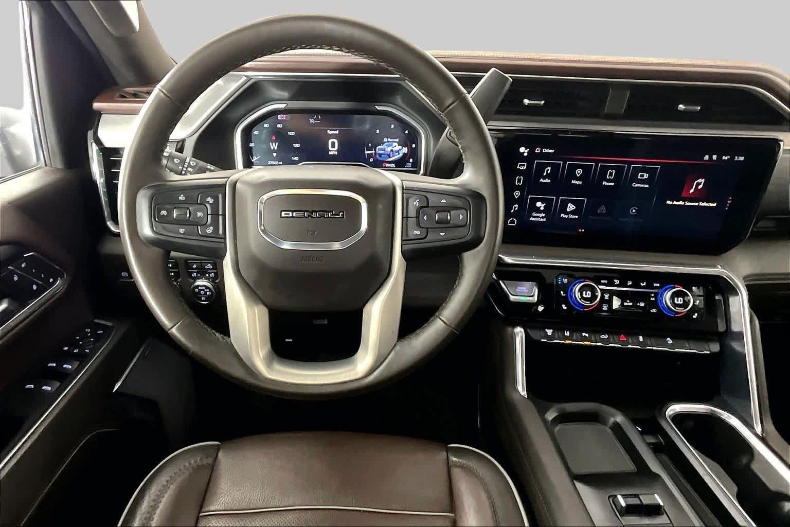 Used 2024 White Frost Tricoat GMC Denali image 6