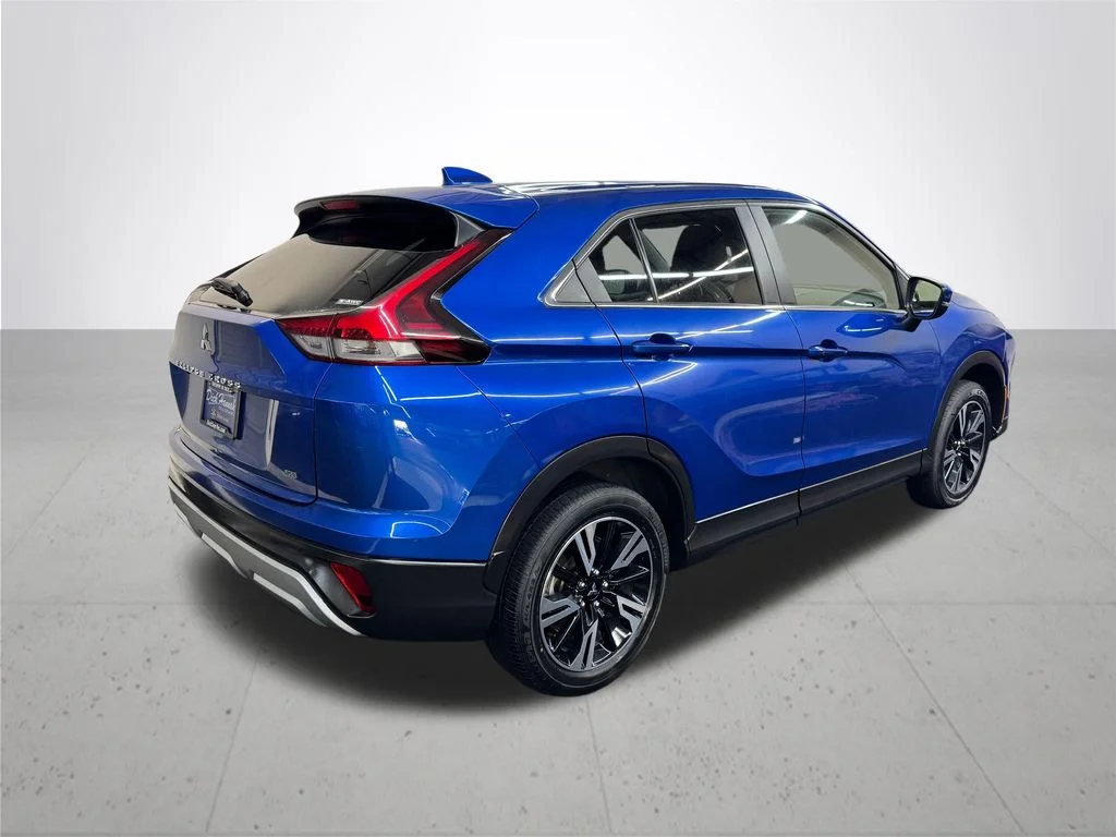 Used 2024 Blue Mitsubishi SE image 8