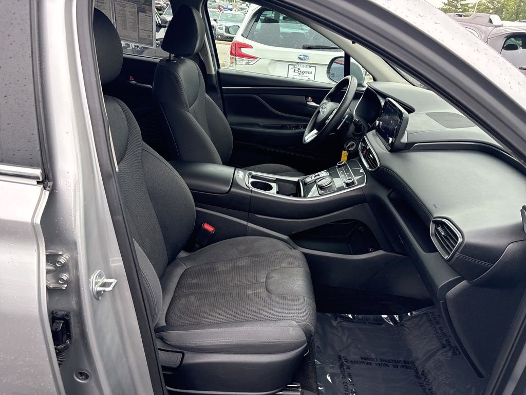 Used 2021 Silver Hyundai SE image 10