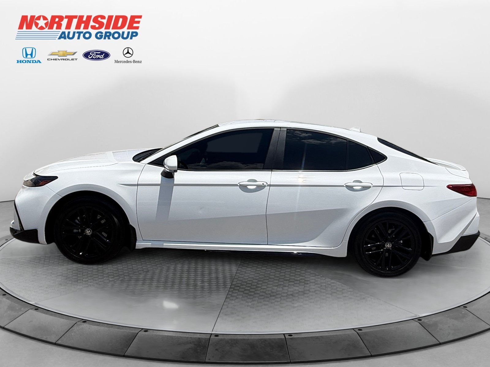 Used 2026 Ice Cap Toyota SE image 4