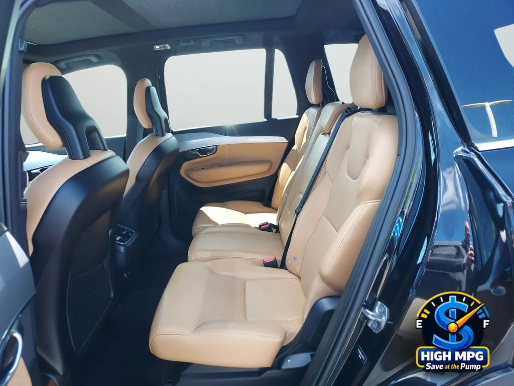 Used 2018 Black Volvo T6 Momentum image 22