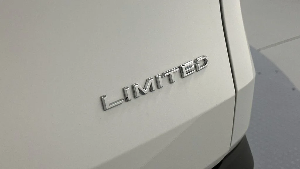 Used 2025  Toyota Limited image 21