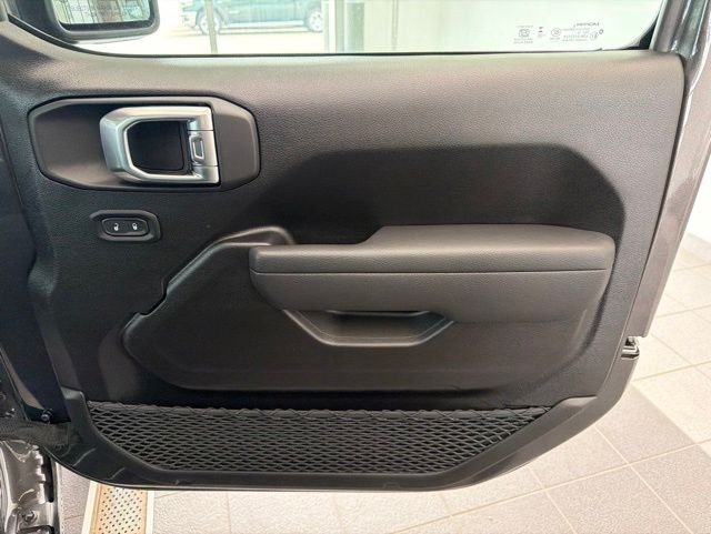 New 2026 Granite Crystal Metallic Clearcoat Jeep Sport S image 12