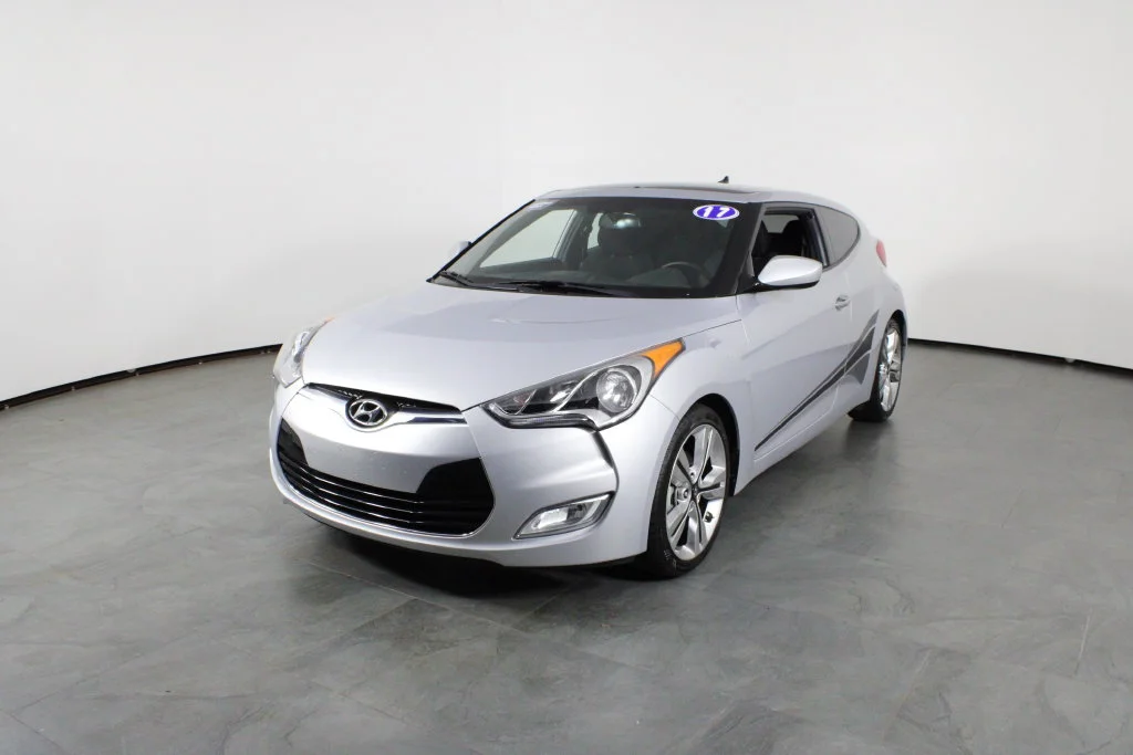 Used 2017 Silver Hyundai Value Edition image 2