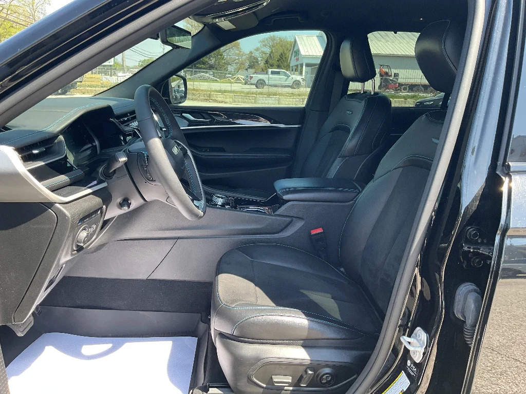 Used 2022 Diamond Black Crystal Pearl Coat Jeep Trailhawk 4xe image 8