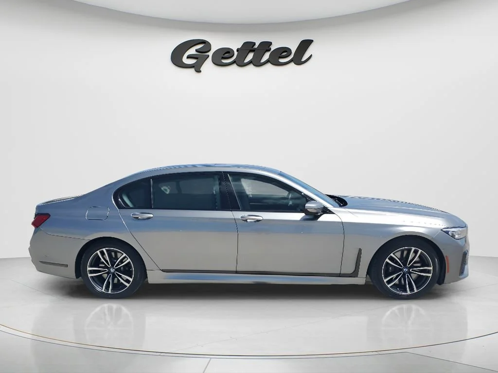 Used 2021 Gray BMW xDrive image 4