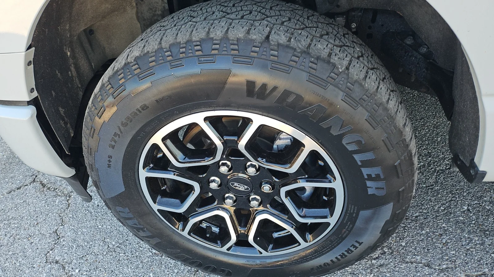 Used 2023 Gray Ford XLT image 9