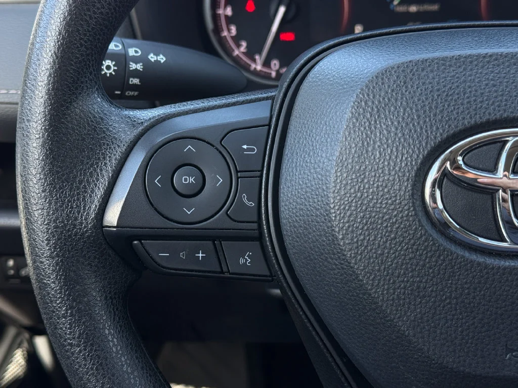 Used 2025  Toyota LE image 30
