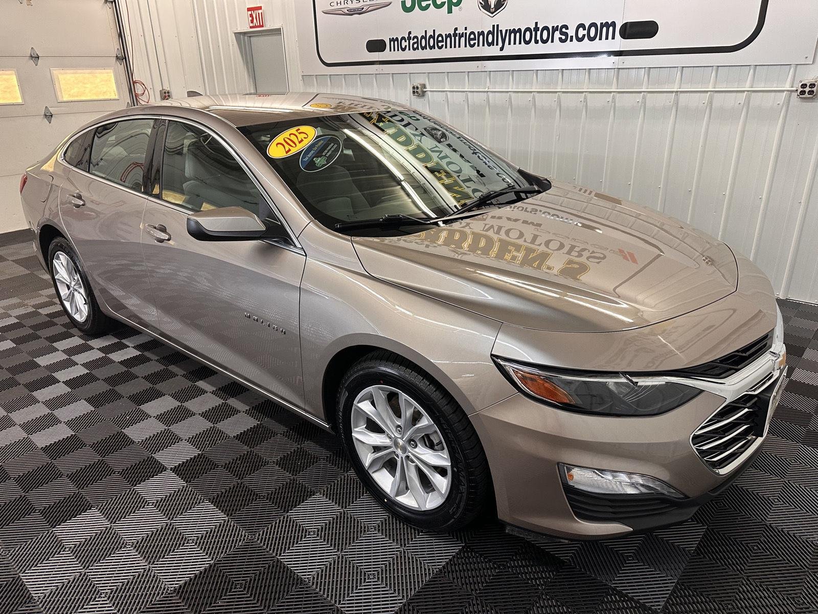 Used 2025 Mineral Gray Metallic Chevrolet LT image 3