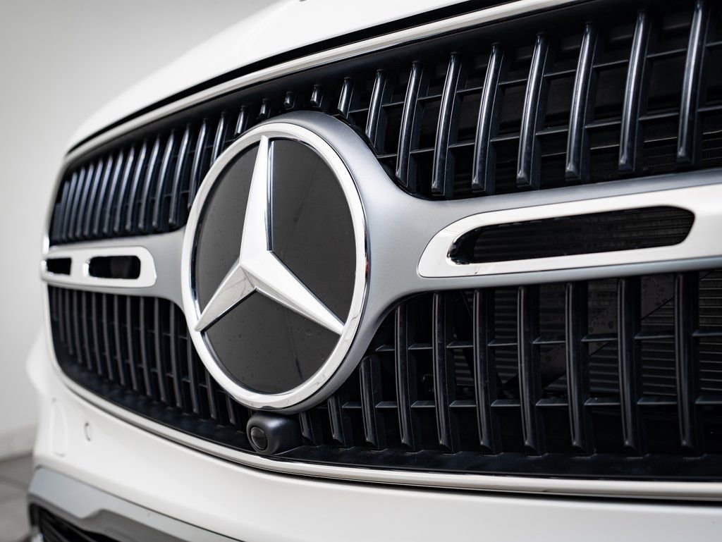 Used 2025 Polar White Mercedes-Benz GLC 300 image 3