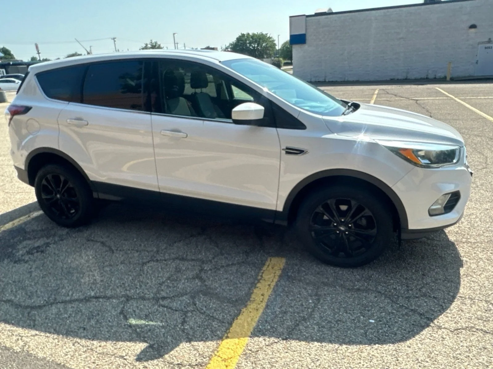 Used 2017 Oxford White Ford SE image 17