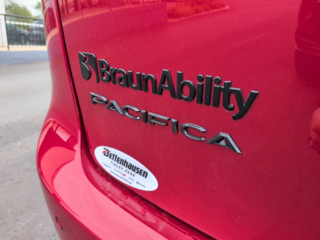 Used 2027 Red Chrysler Select image 5