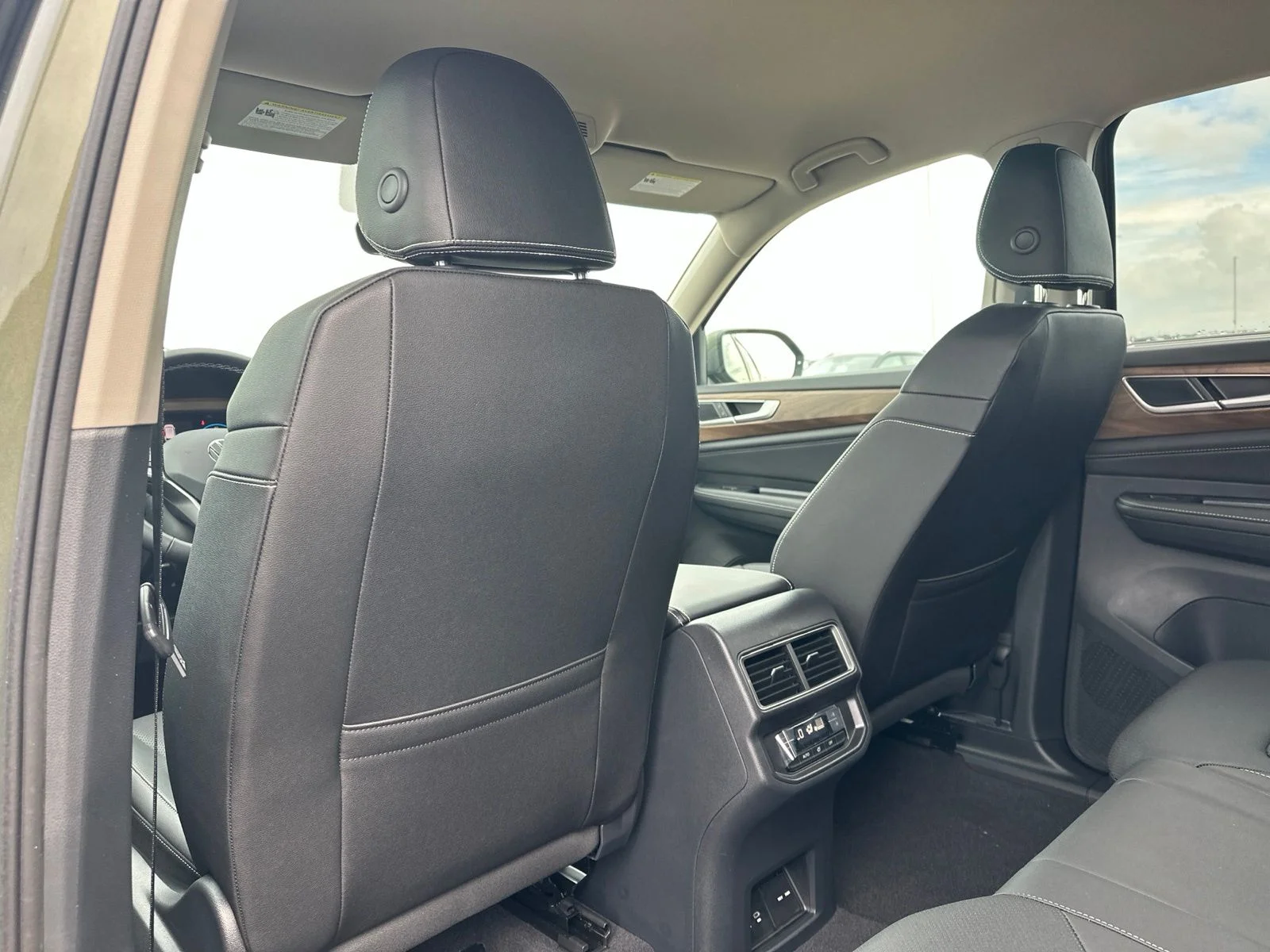 2026 Volkswagen Atlas SE w/Tech - Photo 19