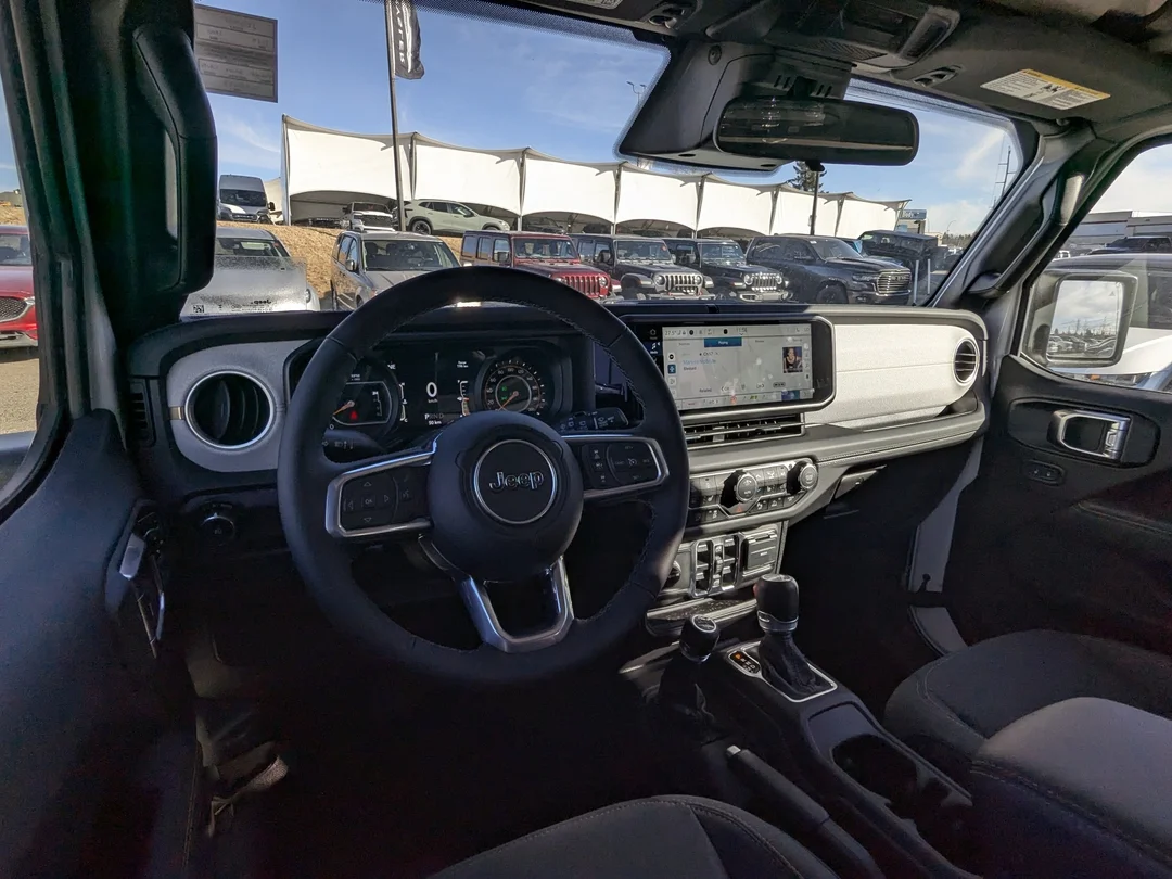 New 2025 White Jeep Sahara - - 4x4 - 12.3 inch display - Blind Spot Mon - Body Color 3 Piece HT - & More! image 22