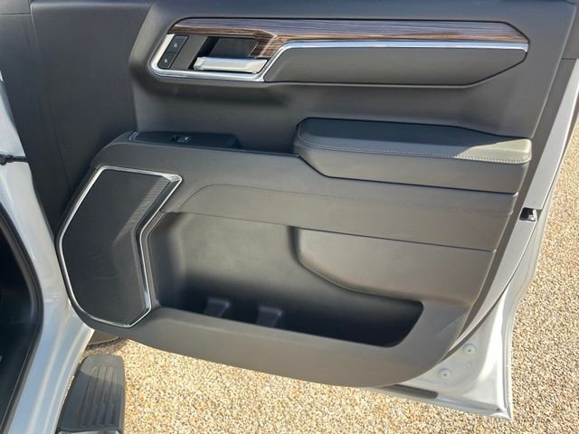 Used 2024 White Chevrolet LT image 28