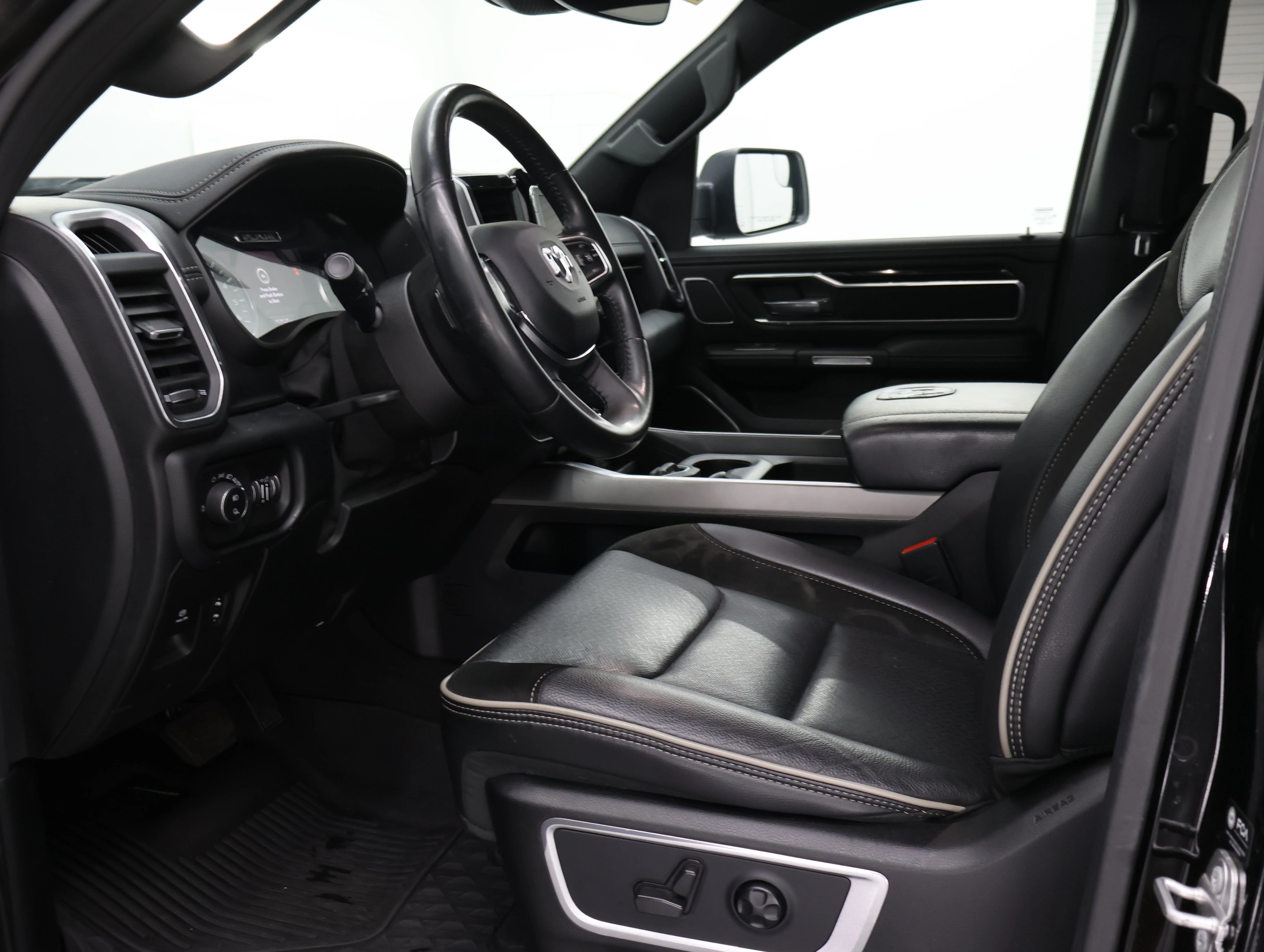 Used 2021 Diamond Black Crystal Pearlcoat Ram Laramie image 8