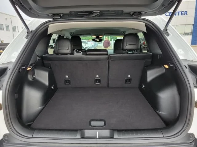 Used 2022 White Jeep Trailhawk 4x4 image 8