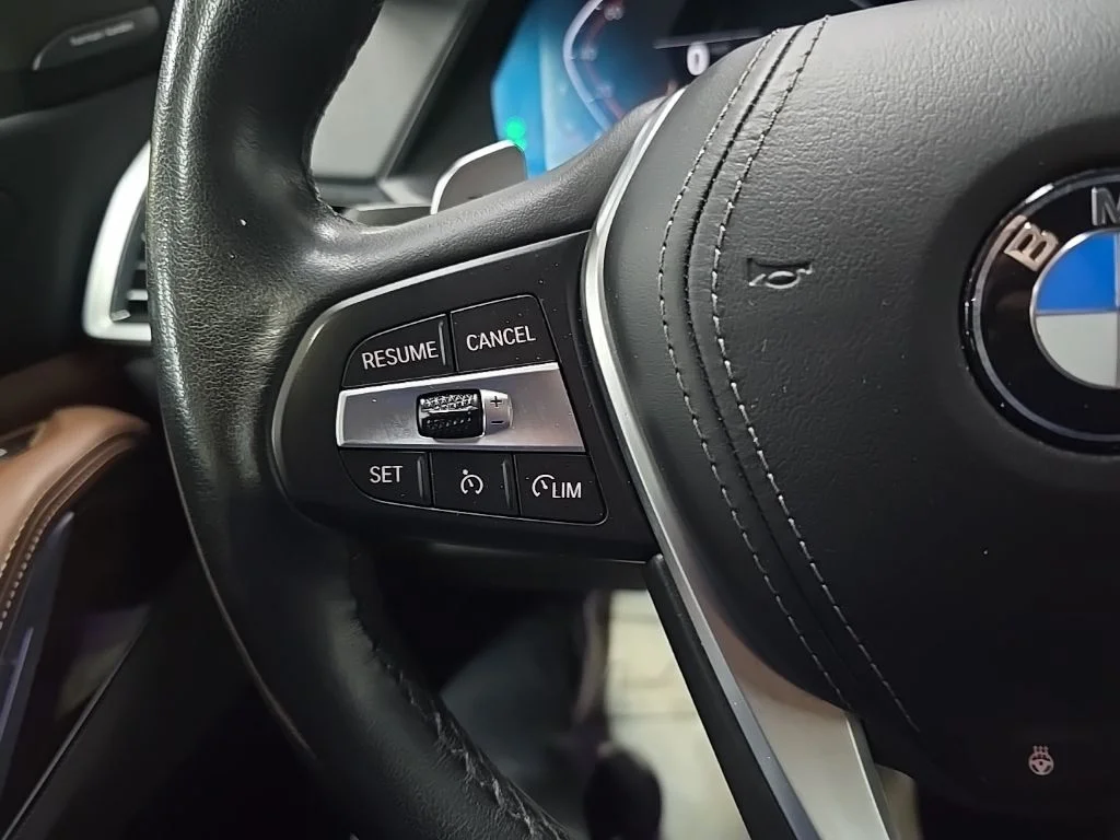 Used 2021 Gray BMW xDrive40i image 22