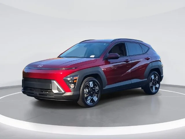 Used 2025 Red Hyundai SEL Convenience image 1