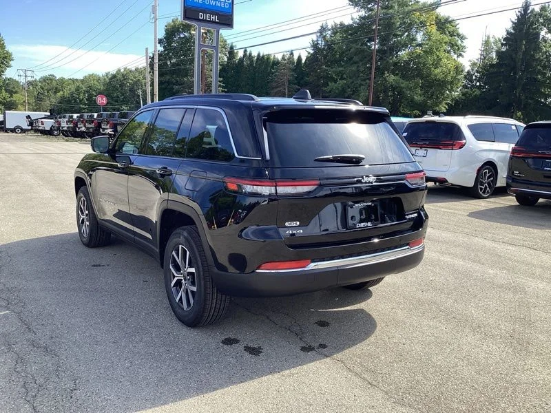 New 2027 High Gloss Black Jeep Laredo X image 5