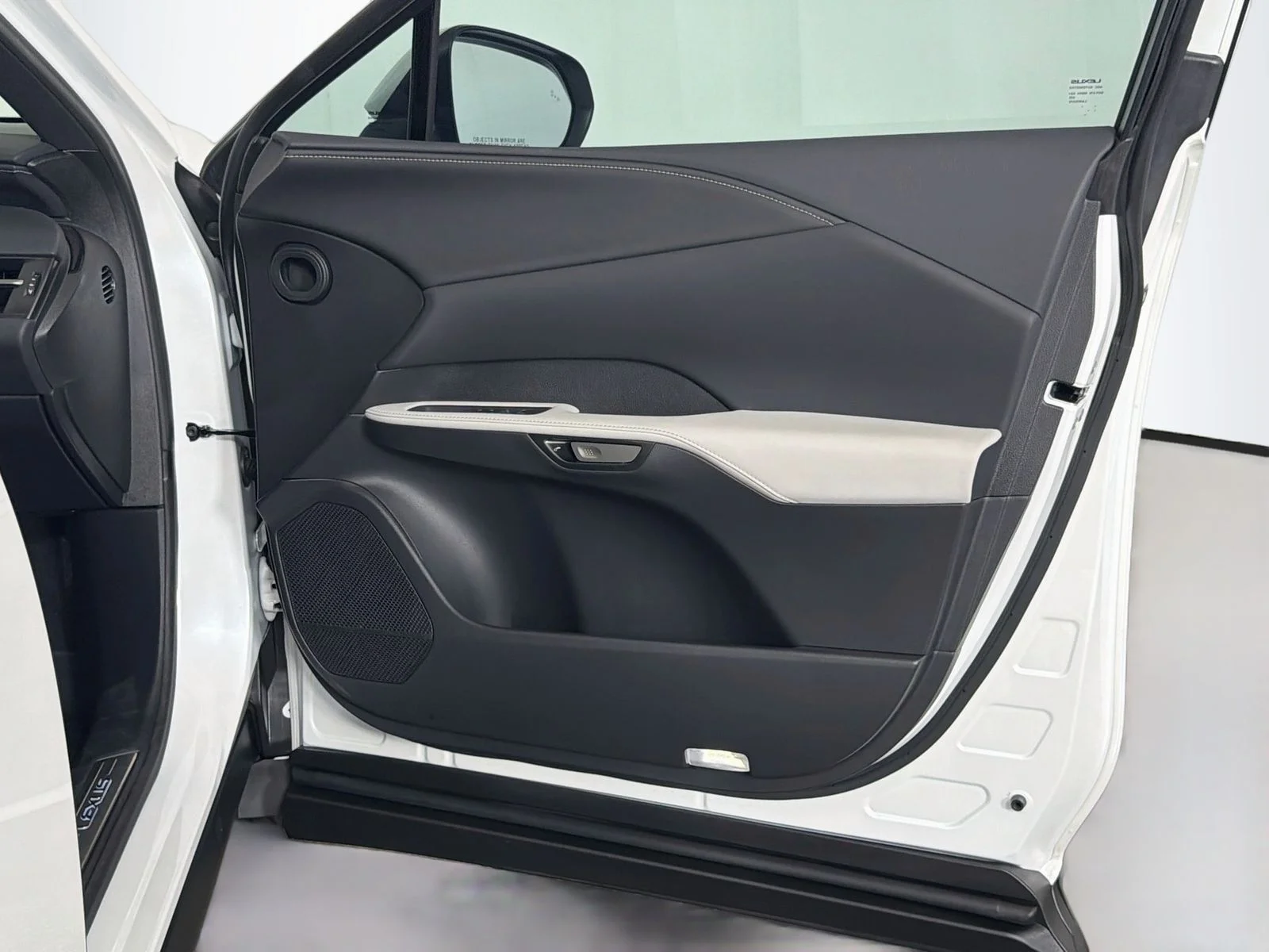 Used 2025 White Pearl Lexus 350h Premium image 32