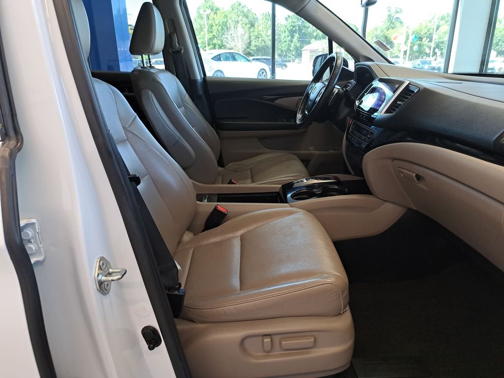 Used 2020 White Honda RTL-E image 30