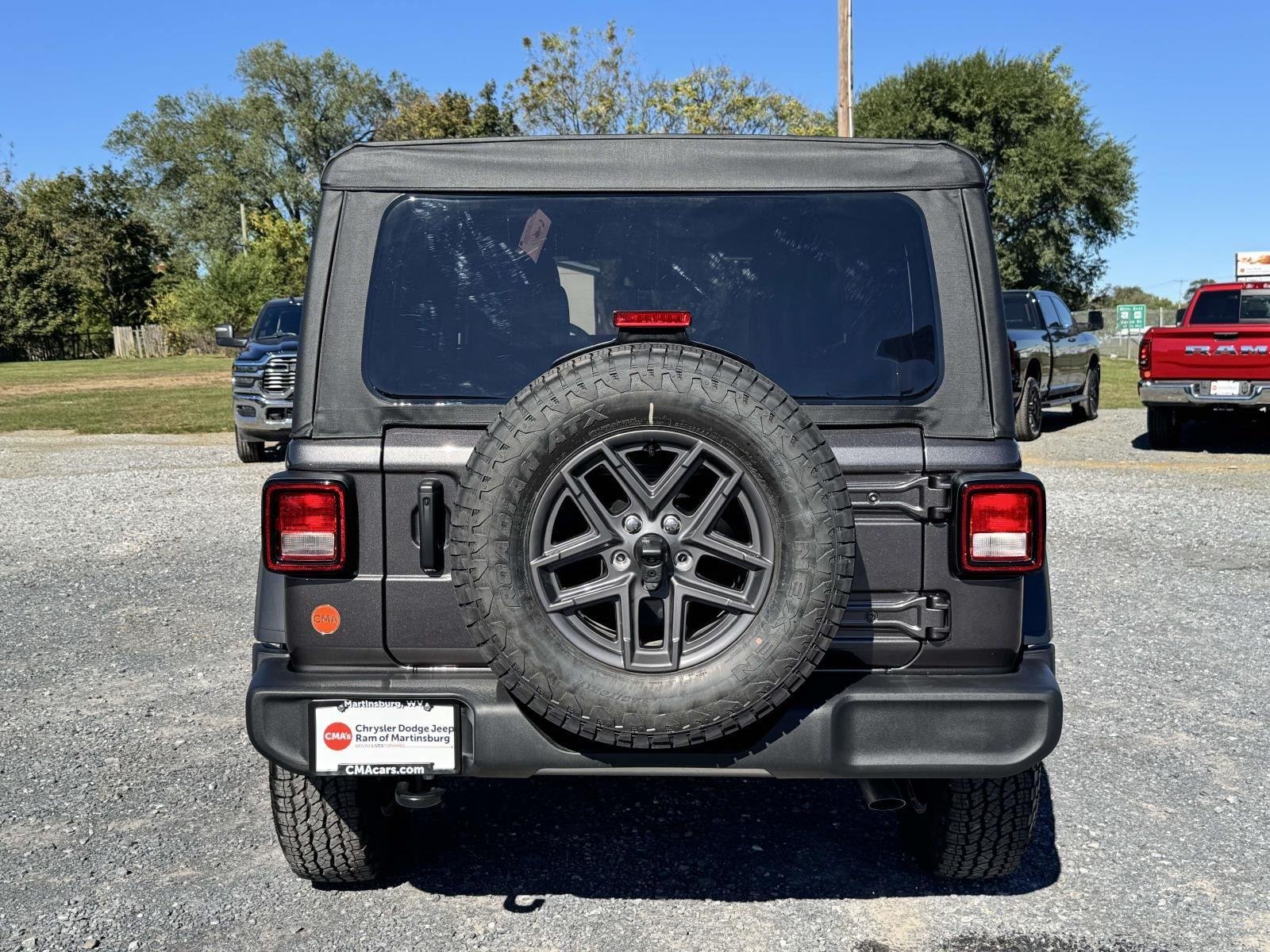 New 2026 Granite Crystal Metallic Clear-Coat Exterior Paint Jeep Sport S image 21