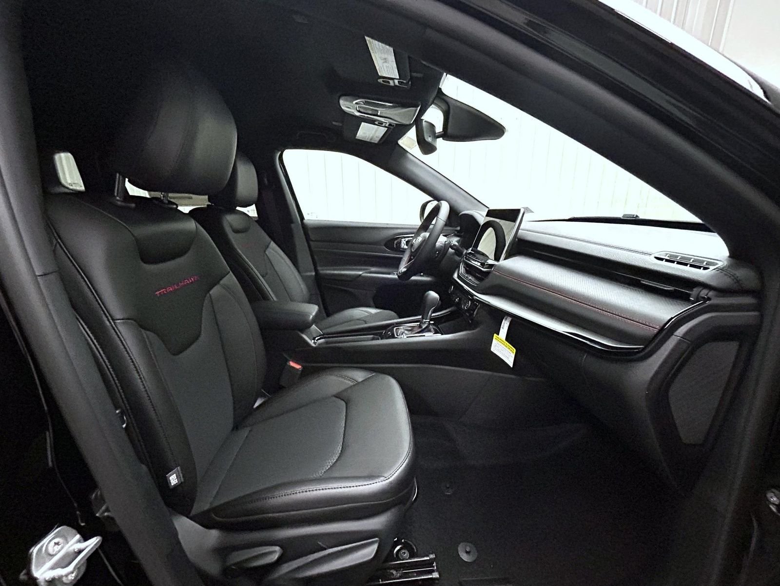 New 2026 Diamond Black Crystal Pearl-Coat Exterior Paint Jeep Trailhawk image 15