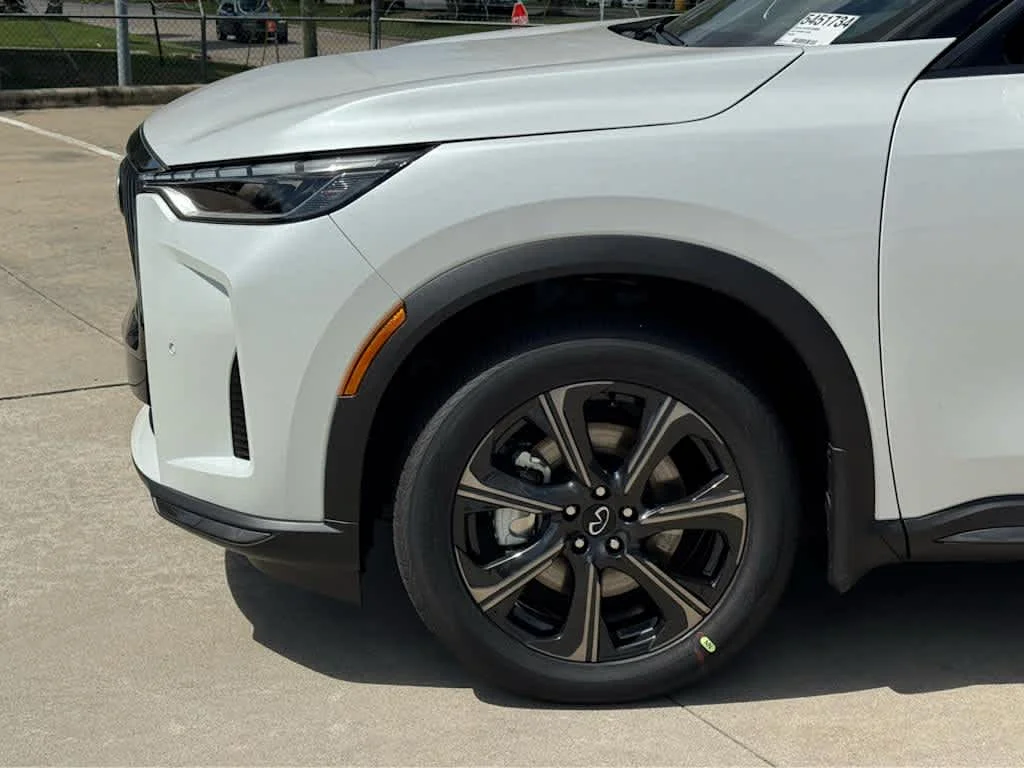 New 2027 2T RAD WHT INFINITI Autograph AWD image 6