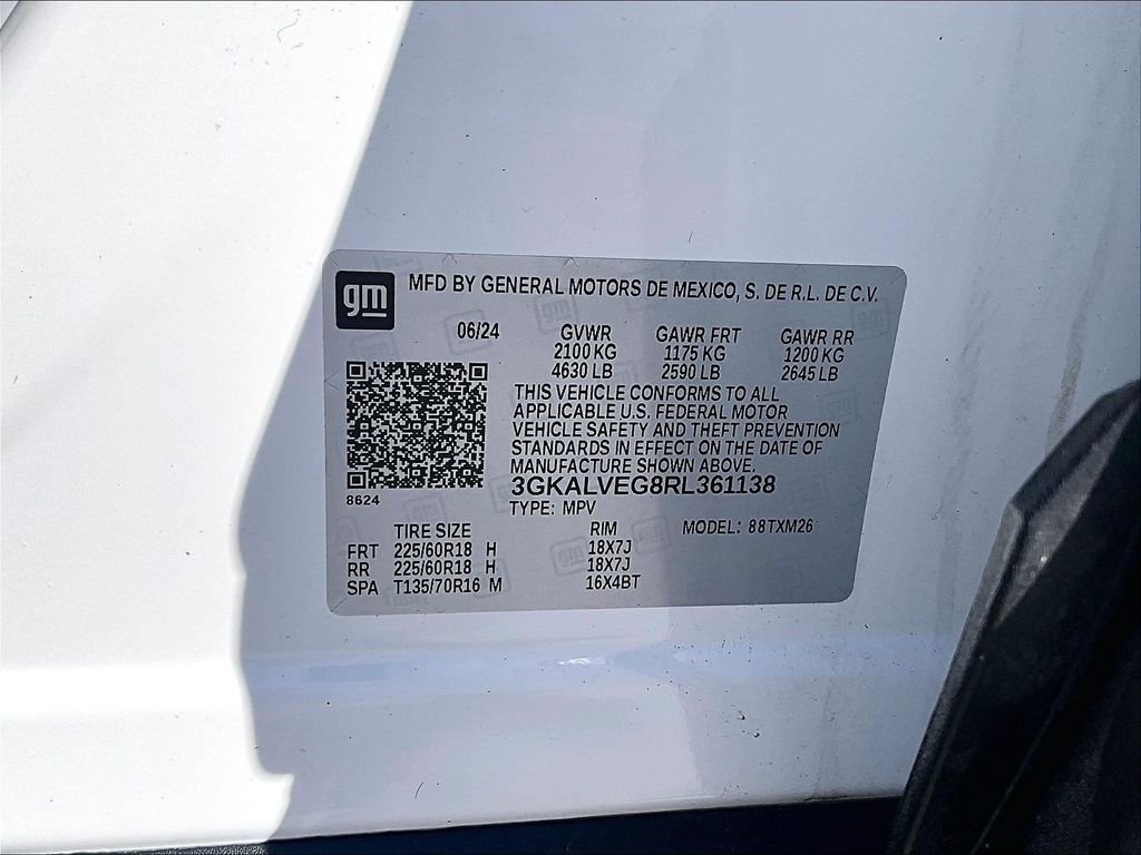Used 2024 White GMC SLT image 37